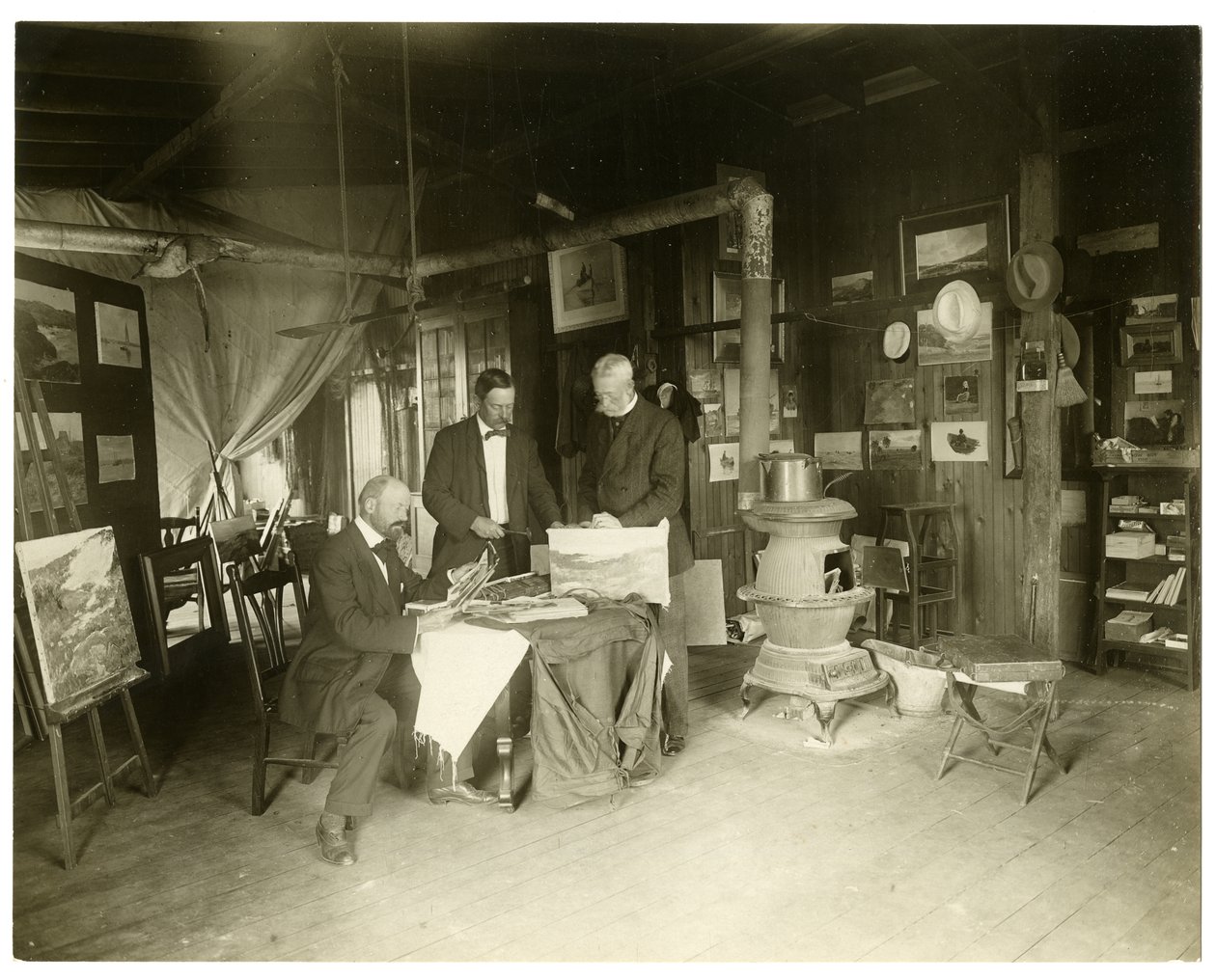 Venstre mod højre: Cullen Yates - skjult - Walter Dean, ca. 1905-11 (foto af gelatinesølv) af Jessie Tarbox Beals