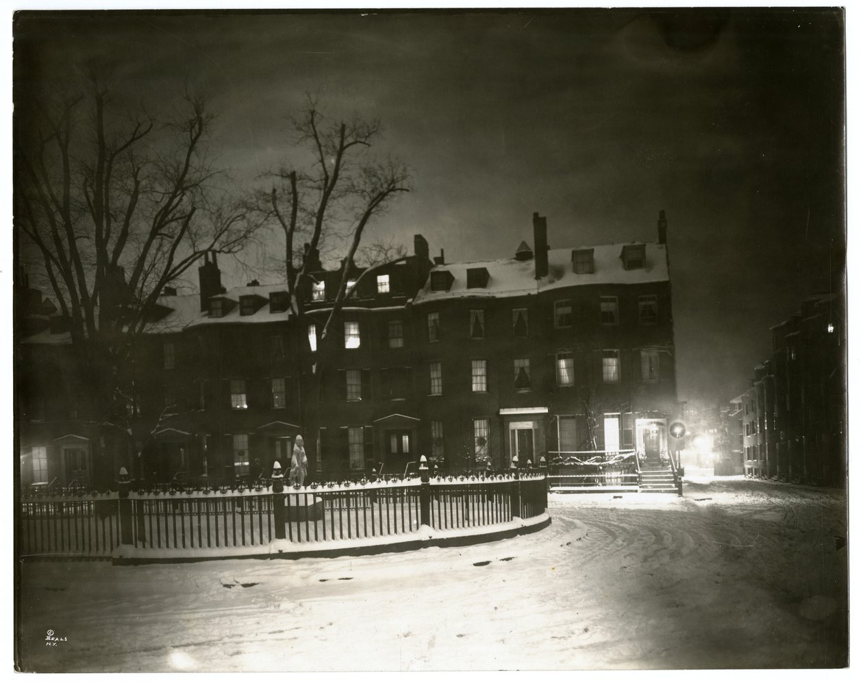 Louisburg Square, Boston Jenny Lind boede i hjørnehus, Boston, USA, ca. 1902-10 (foto af gelatinesølv) af Jessie Tarbox Beals