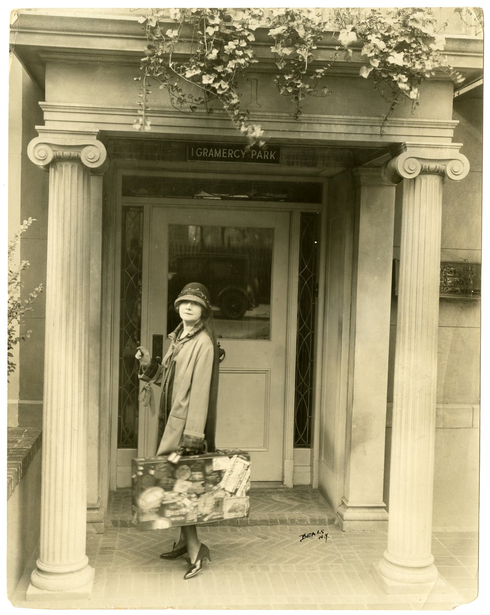 Mabel Herbert Urner, forfatter til Helen & Warren klar til rejse til Europa, ca. 1905-40 (foto af gelatinesølv) af Jessie Tarbox Beals