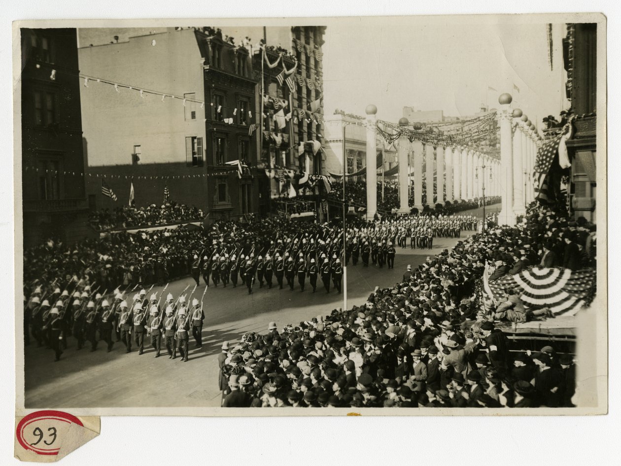 Militærparade ved Court of Honor Marines, Storbritannien af Jessie Tarbox Beals