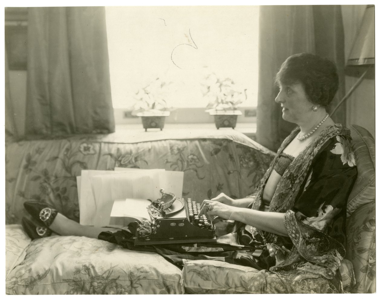Fru Emily Post, forfatter til Etiquette, ca. 1926-28 af Jessie Tarbox Beals