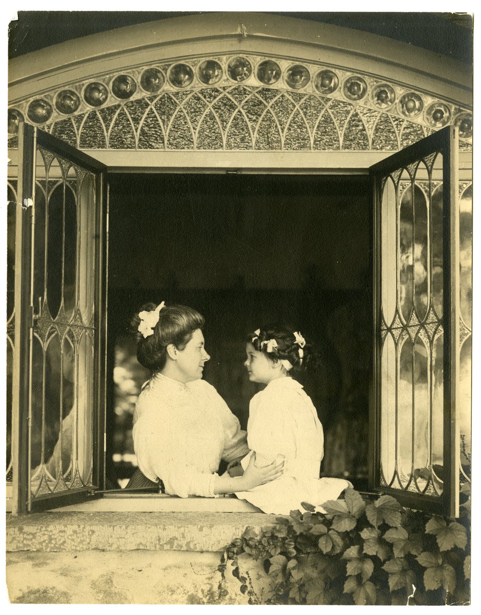 Fru Ernest Thompson Seton & datter Ann af Jessie Tarbox Beals