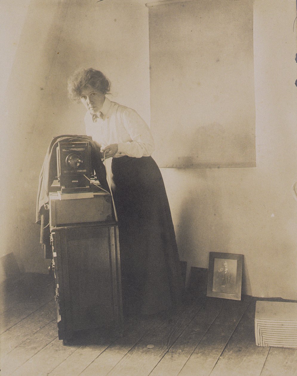 Portræt af Lillian Baynes Griffin med sit kamera, 1905-10 af Jessie Tarbox Beals