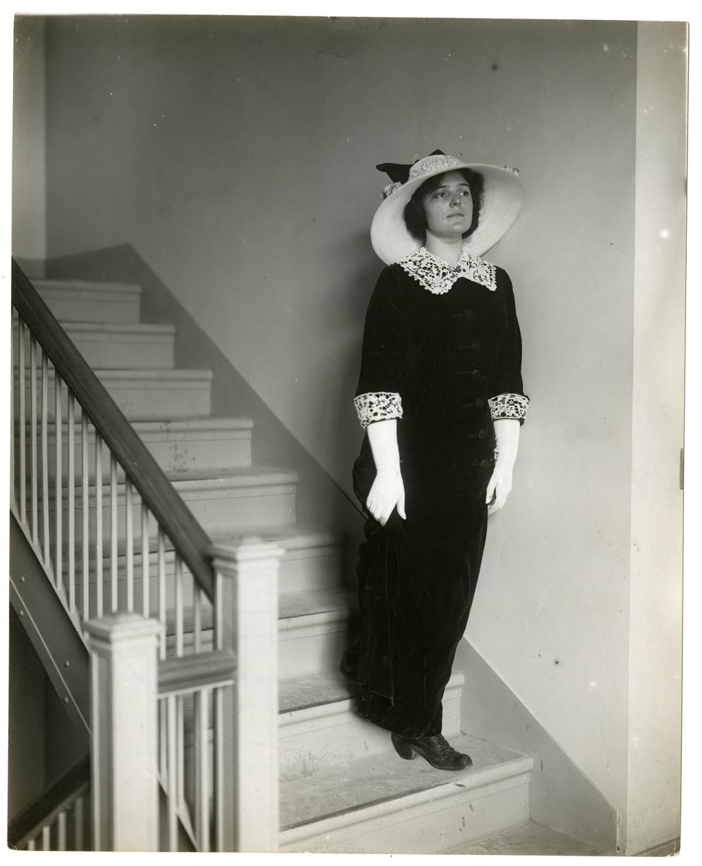 Den rigtige vej ned ad trappen, ca. 1905-18 (foto af gelatinesølv) af Jessie Tarbox Beals