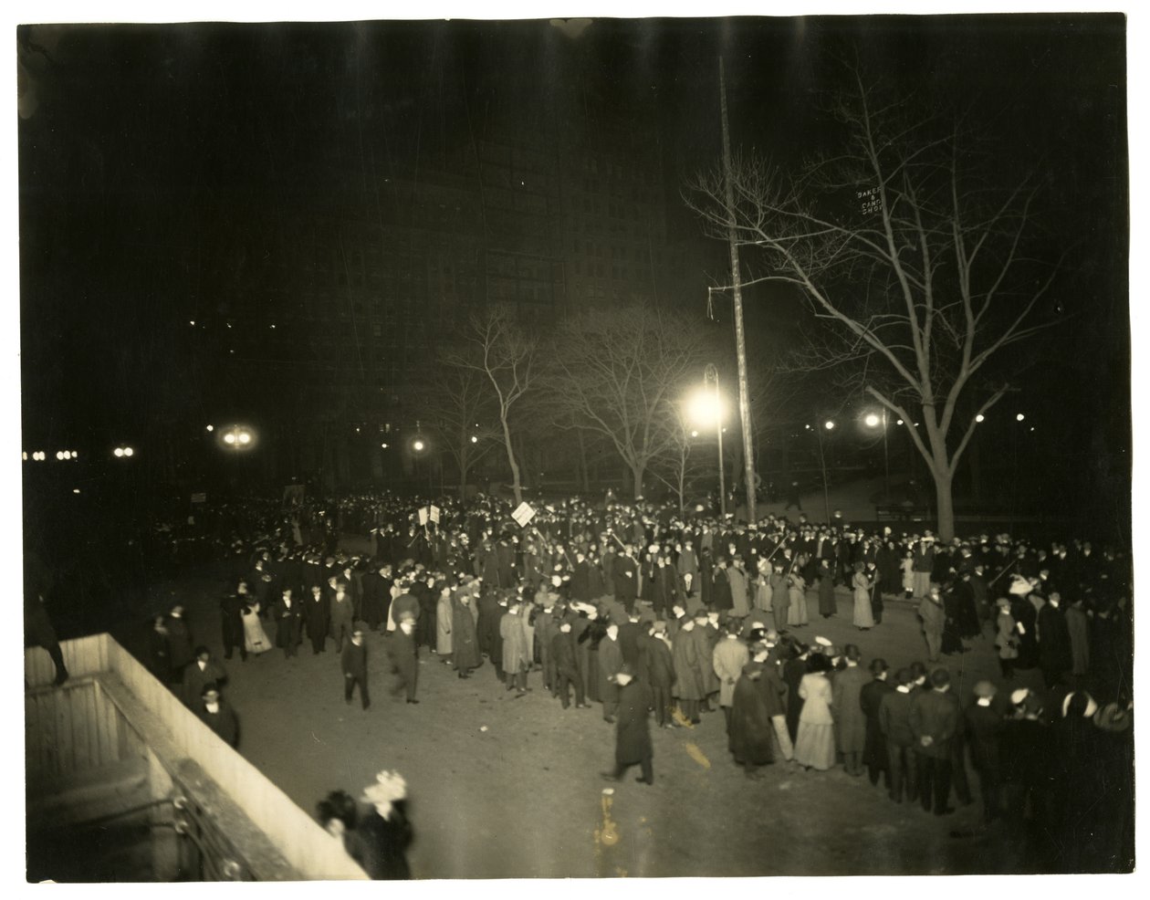 Suffrage Parade, Greenwich Village, New York, USA, ca. 1915-18 (foto af gelatinesølv) af Jessie Tarbox Beals