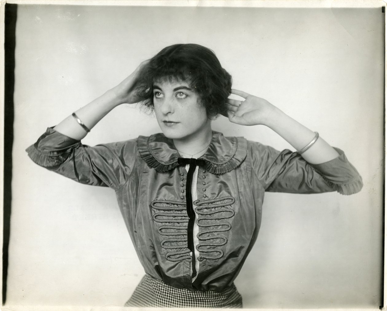 Taftbluse, Forsythe, ca. 1905-18 (foto af gelatinesølv) af Jessie Tarbox Beals
