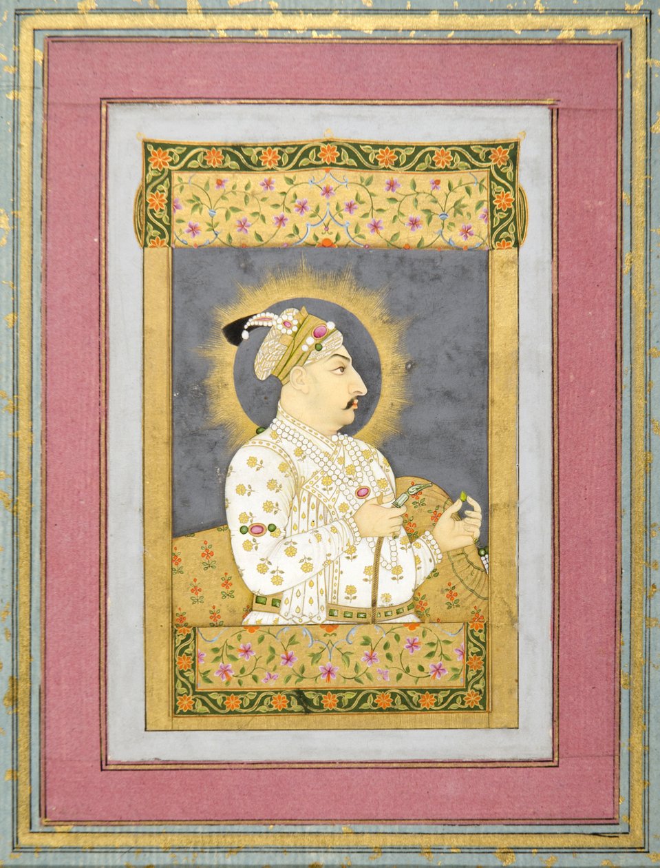 Portræt af Muhammad Shah, der holder en smaragd og mundstykket af en Huqqa, ca. 1730 blæk med wc og guld på papir af Jharokha Nidha Mal