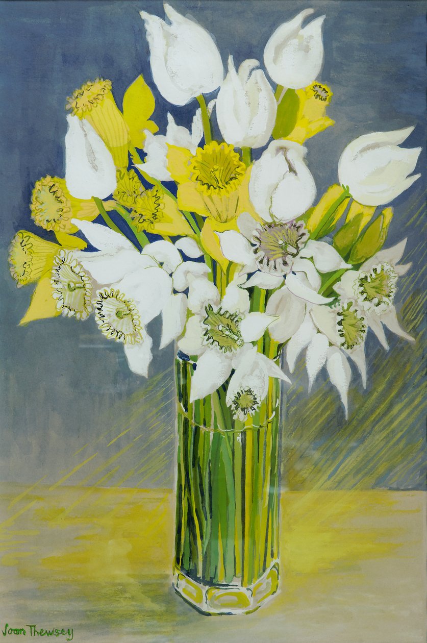 Påskeliljer og hvide tulipaner i en ottekantet glasvase af Joan Thewsey