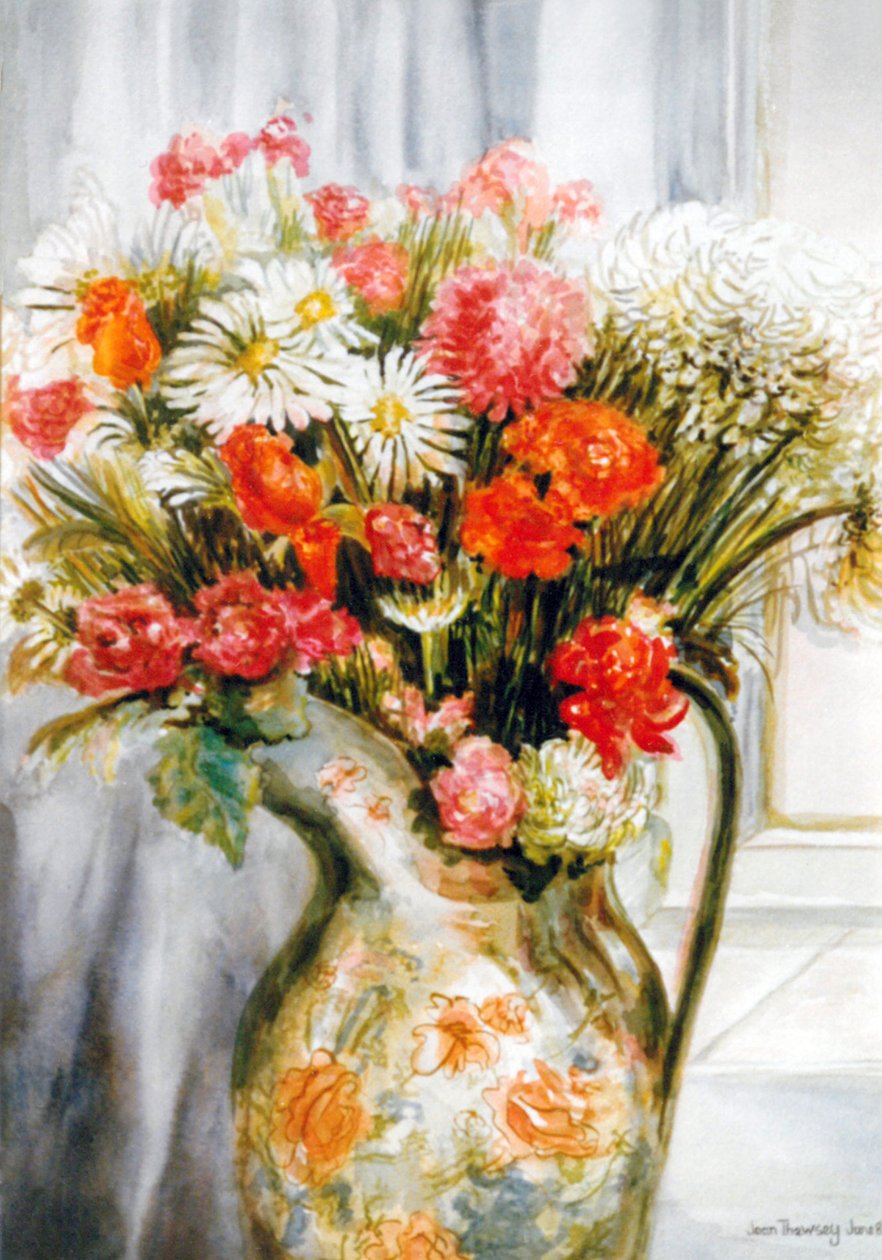 Blandet blomster med krysantemum i en kande, af Joan Thewsey