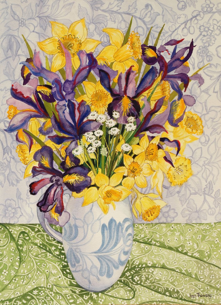 Iris og påskeliljer med mønstrede tekstiler, 2008, vandfarve på håndlavet papir af Joan Thewsey