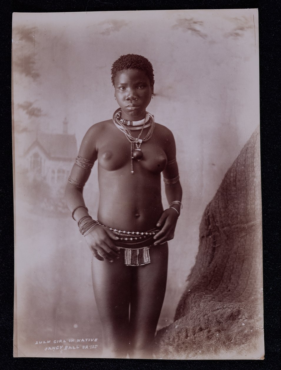 Zulu-pige i indfødt fancy boldkjole, ca. 1895 af Joe Barnett