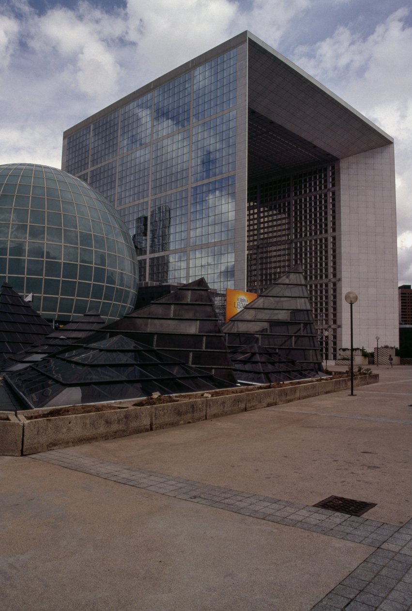 Bygninger i La Defense-distriktet, Paris, Ile-de-France, Frankrig, detalje af Johan Otto von & Andreu Paul (1938 2018) Spreckelsen