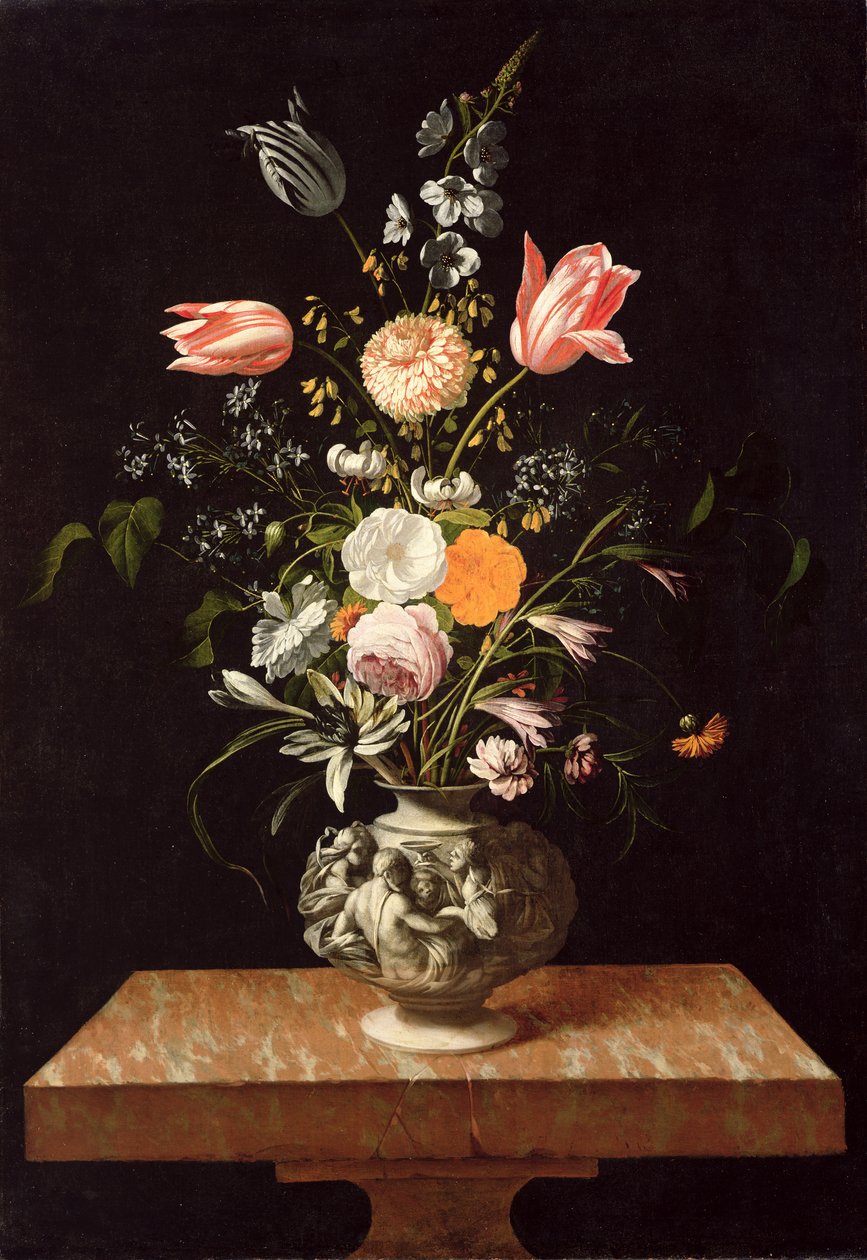 Vase med relief og blomster på et marmorbord af Johann Georg Hinz