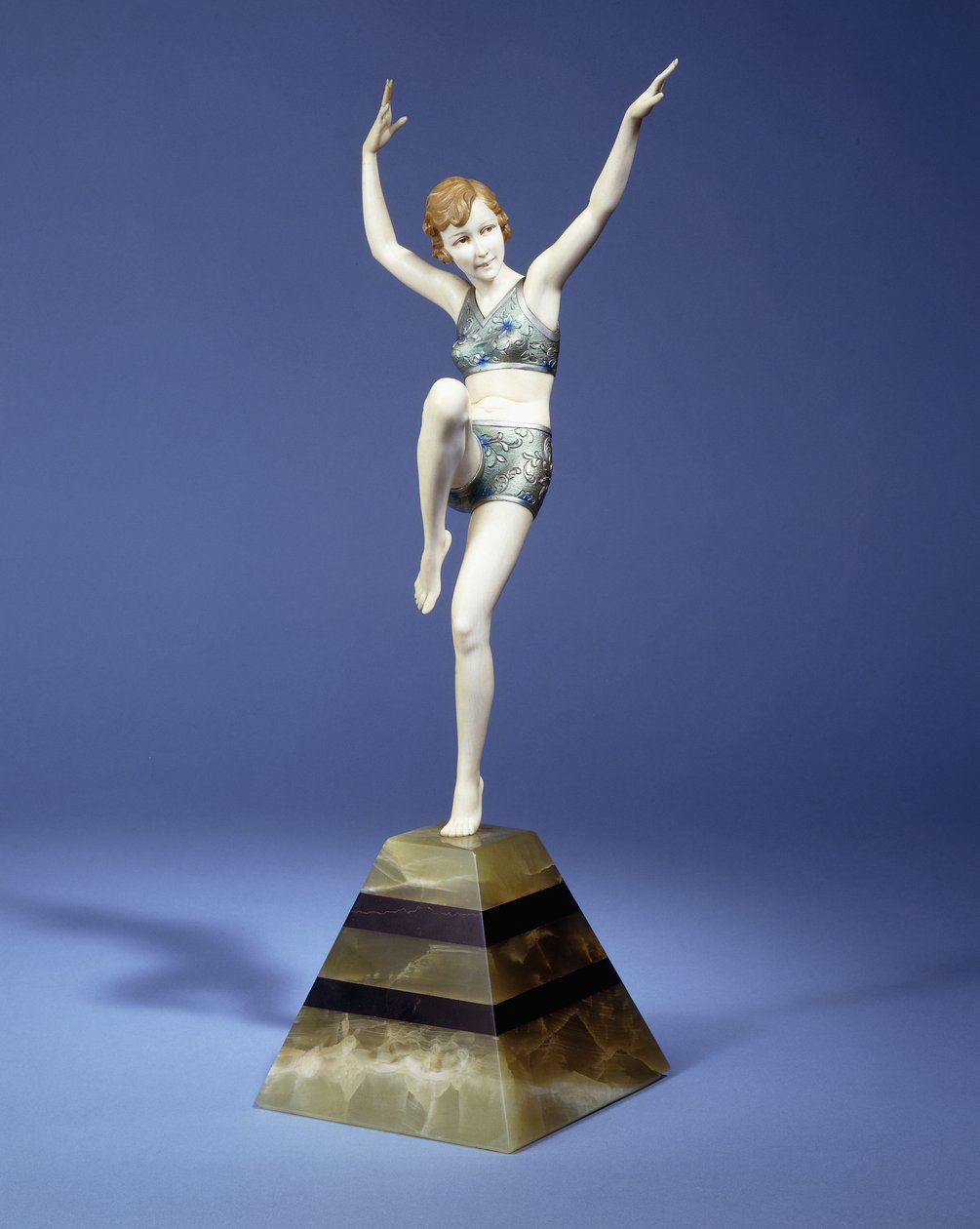 Beach Dancer, c.1935 (ronze and ivory, cold painted patina, green and black onyx base) dani af Johann Philipp Ferdinand Preiss