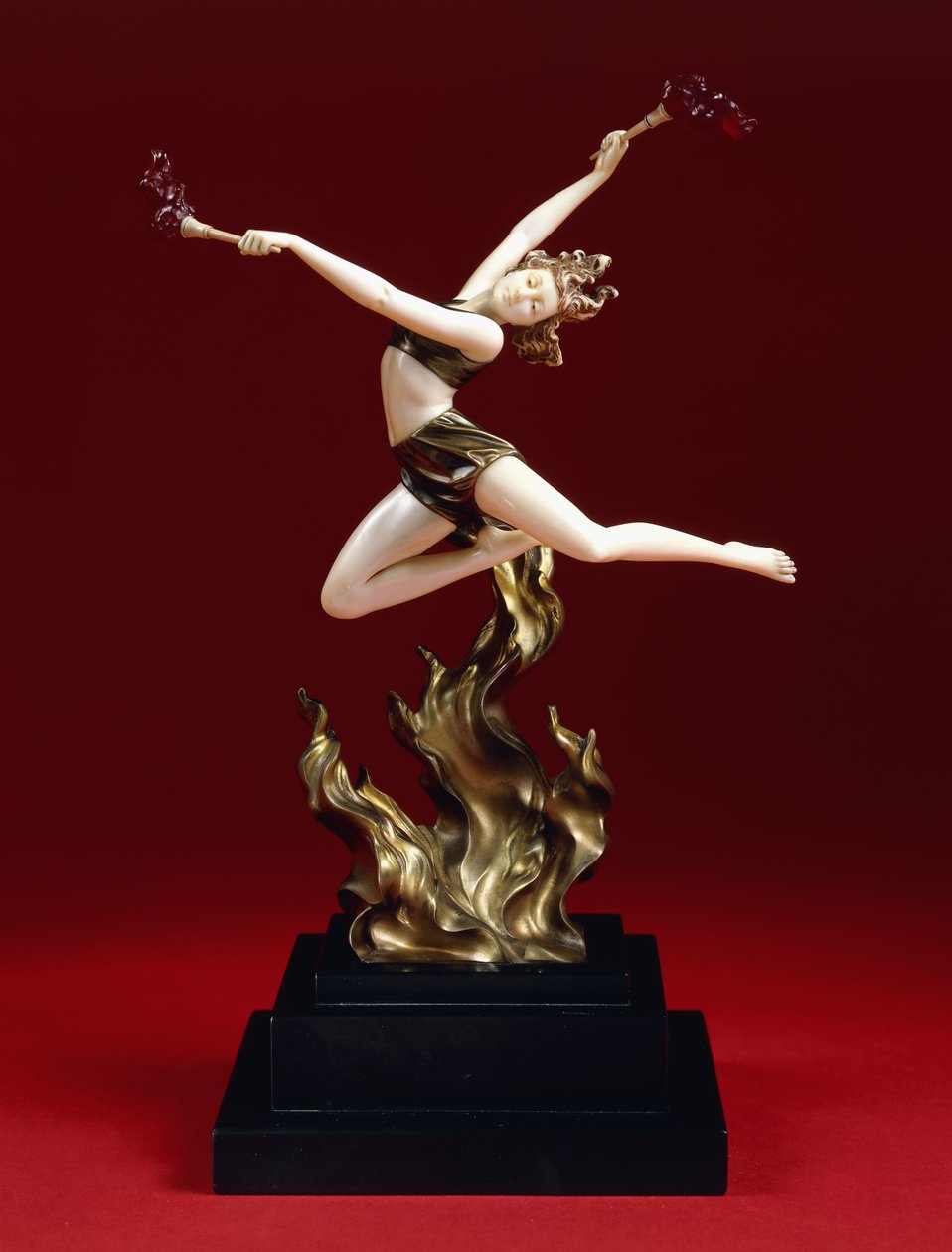 The Flame Leaper, tidligt i det 20. århundrede (koldmalet bronze, elfenben, rav, sort belgisk marmor base) af Johann Philipp Ferdinand Preiss
