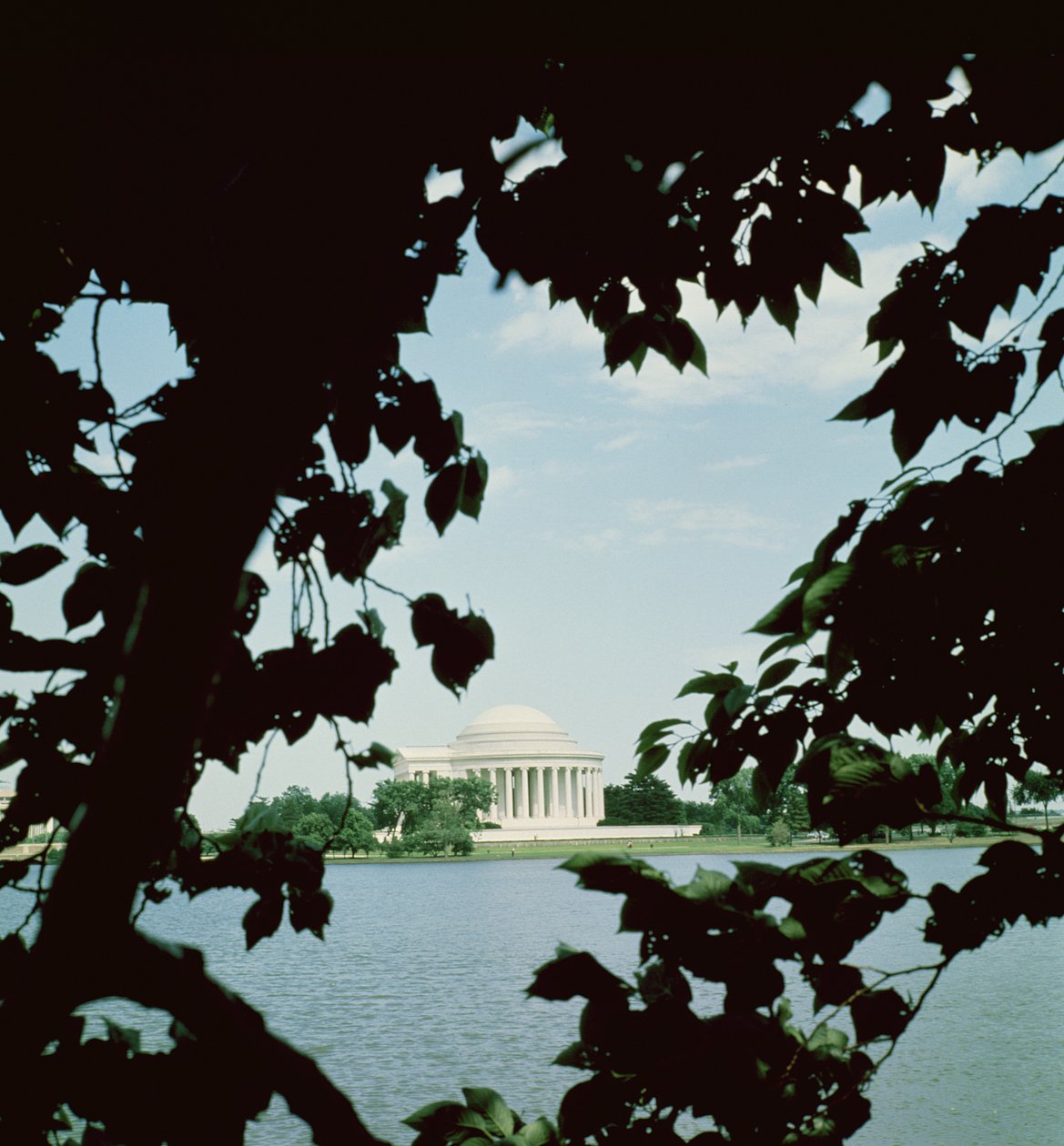 Udsigt over Jefferson Memorial, bygget 1938-43 af John Russell Pope