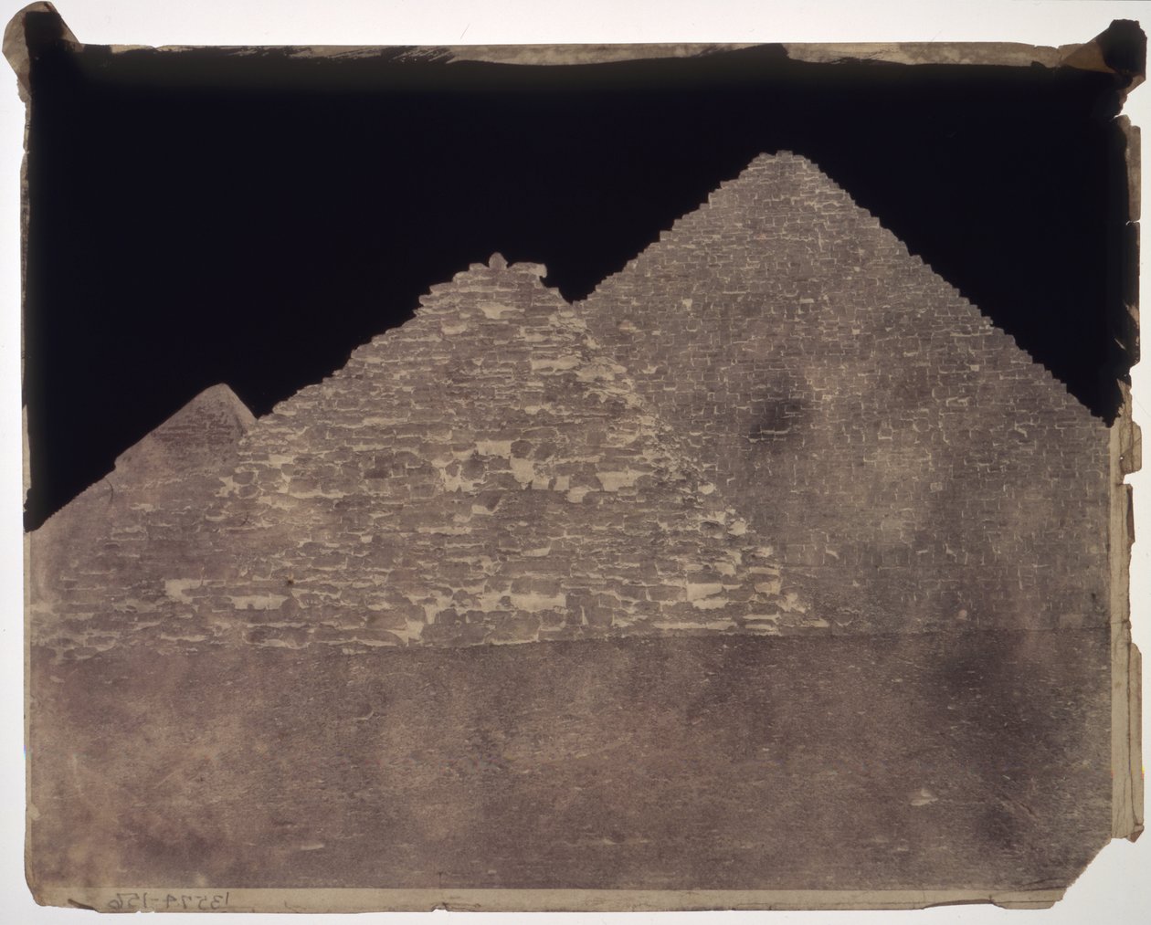 To små pyramider af John Shaw Smith