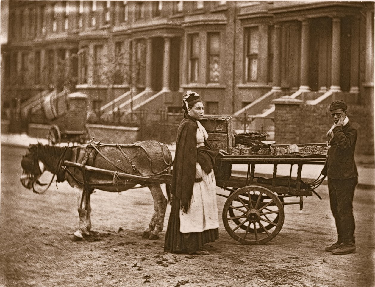 "Jordbær - alle er modne, alle er modne!", 1876-78 (woodburytype) af John Thomson