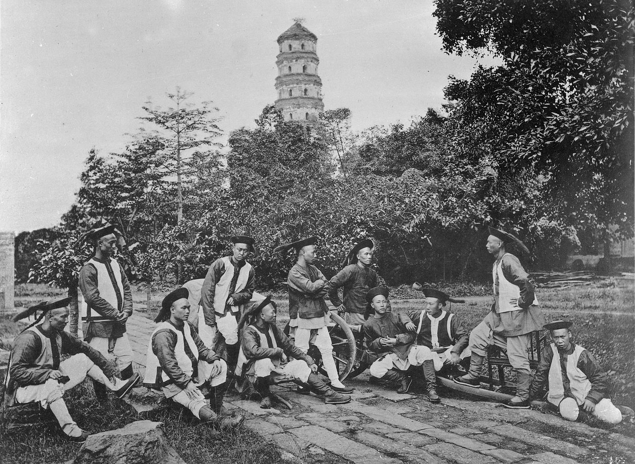 Sir D.B. Robertsons indfødte garde, britisk konsulat, Kanton, 1872 af John Thomson