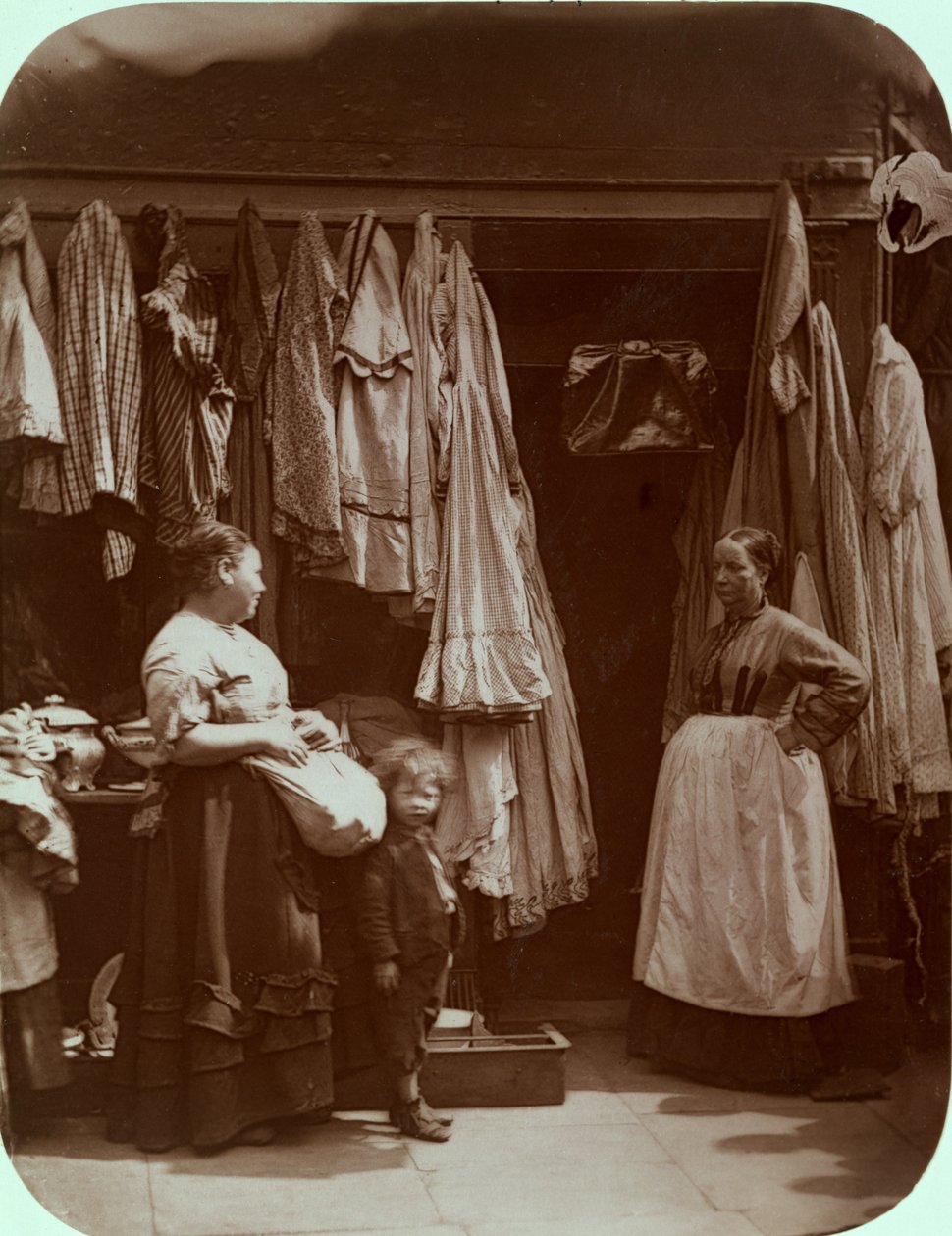 The Old Clothes Shop, Seven Dials, fra 