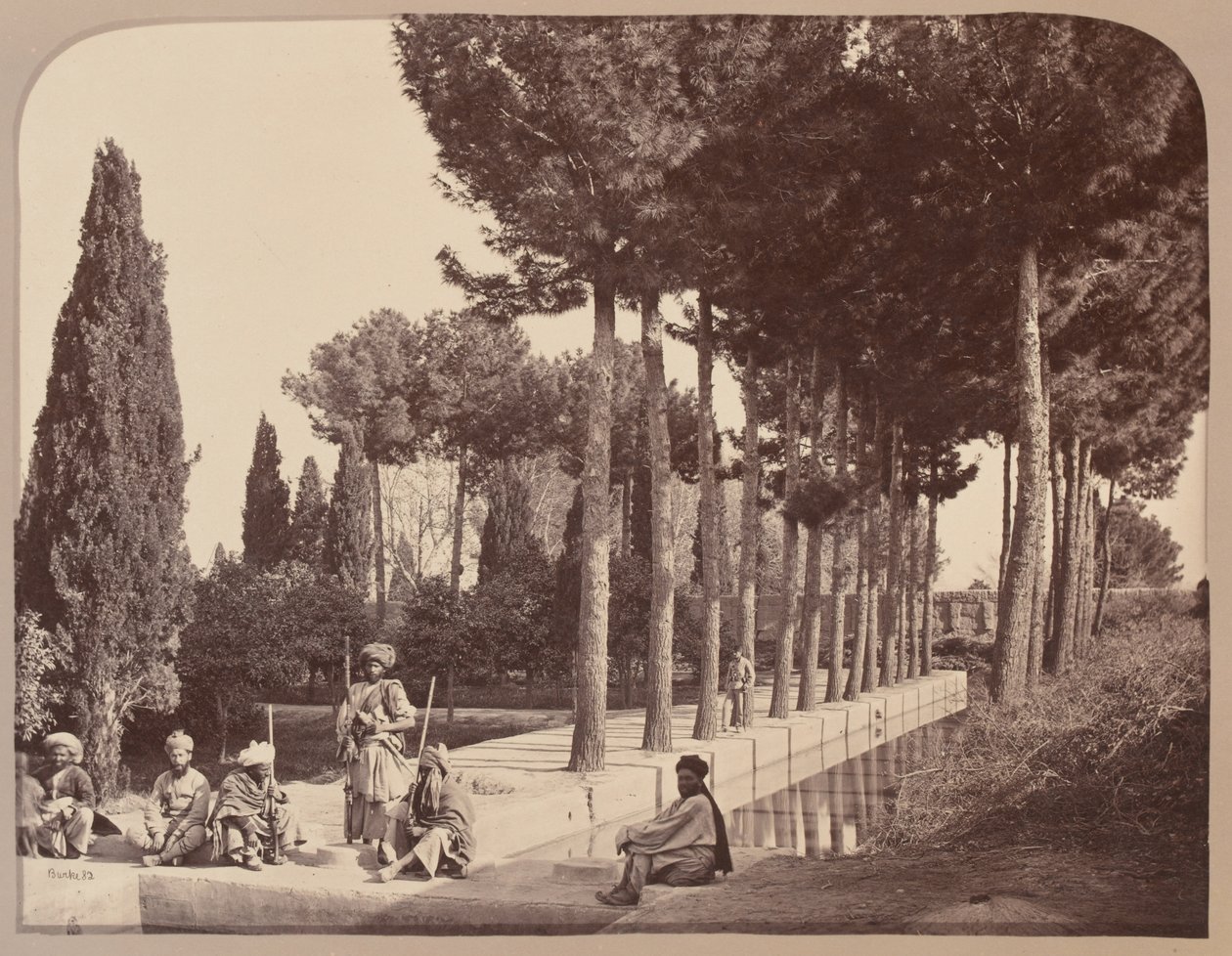Afghanske stammefolk hviler i Baburs haver, Jalalabad, 1878 af John Burke