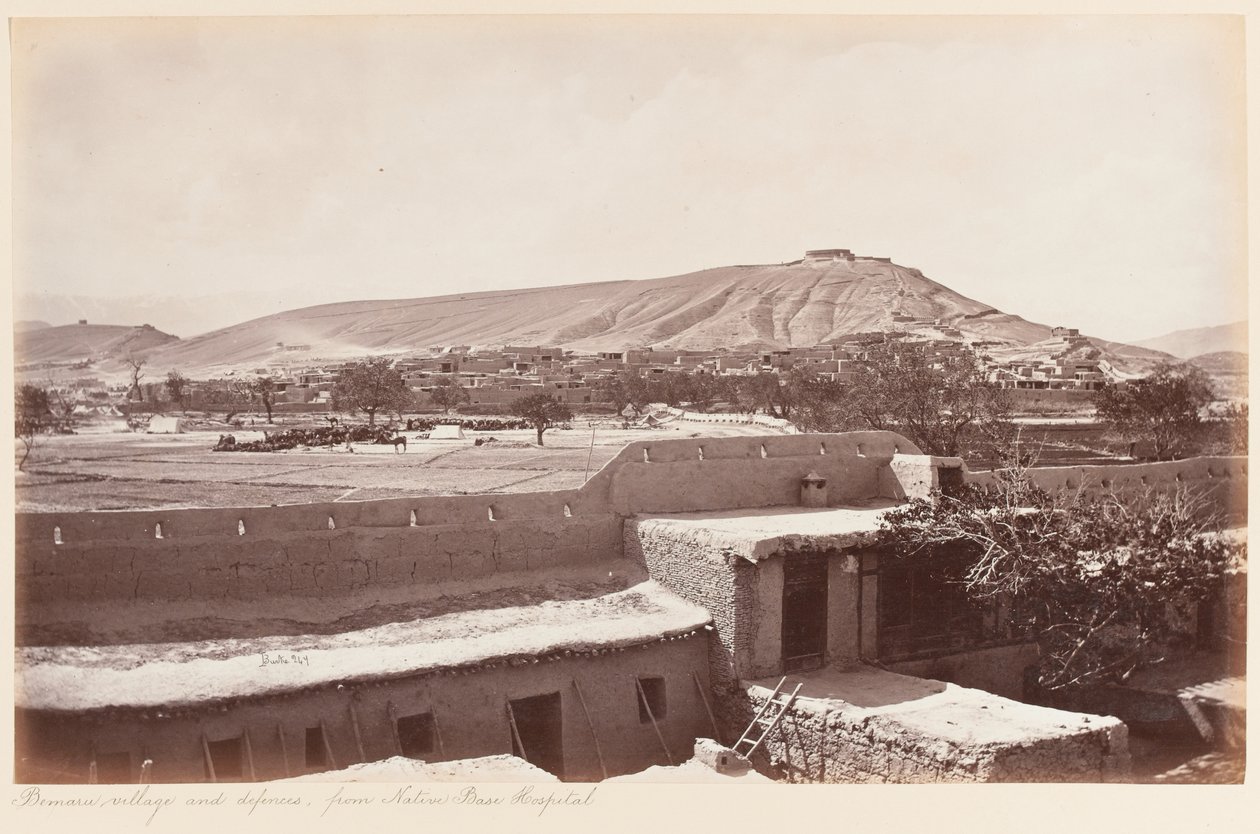 Bemaru village and defenses from native base hospital, 1879dani af John Burke