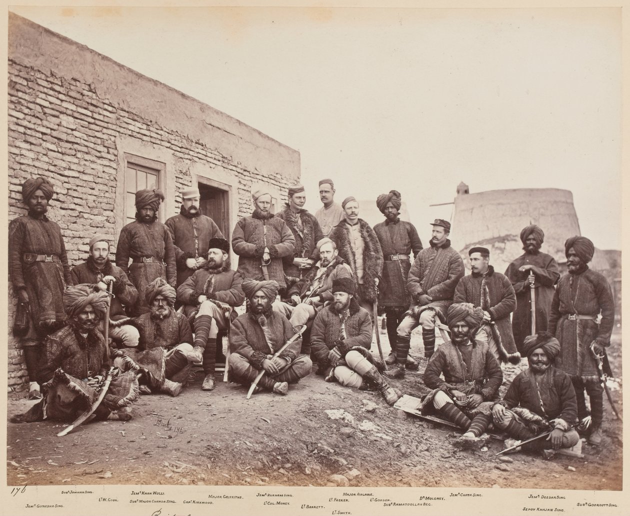 Britiske og indfødte officerer, 3. sikher, 1879 af John Burke