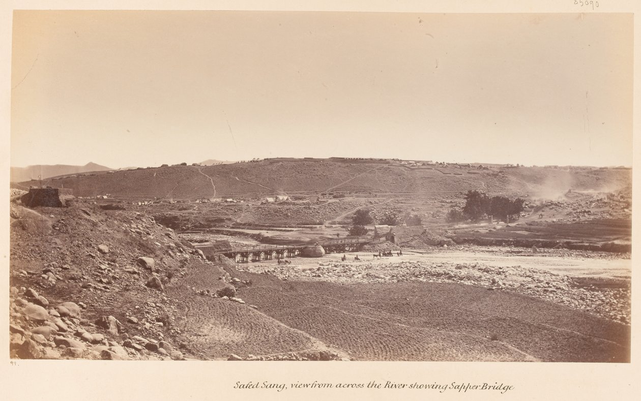 ?Safed Sang, set fra den anden side af floden og viser Sapper Bridge?, 1878 ca. af John Burke