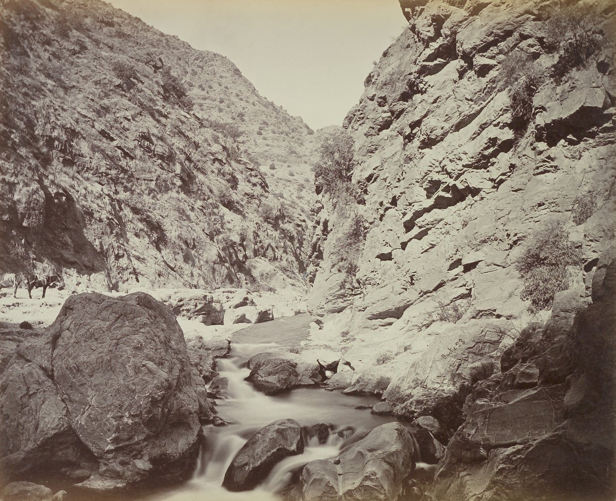 ?Skarp drejning i uren [under Ali Masjid], en meget grov smule?, 1879 af John Burke