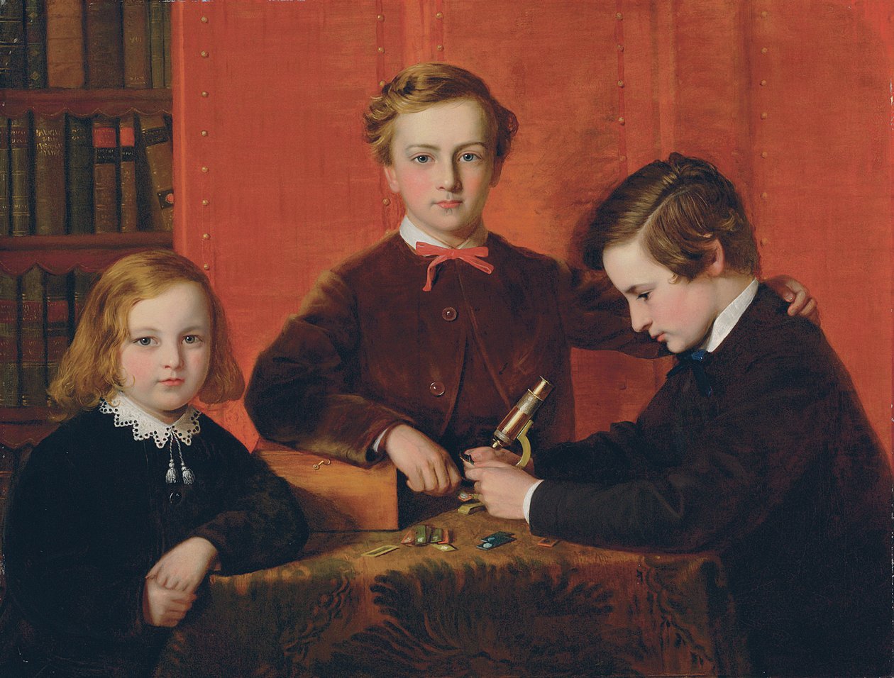 De unge mikroskopister: Portræt af Frank, Harry og Arthur Izod Richards, 10, 8 og 5 år, leger med et mikroskop af John Edgar Williams