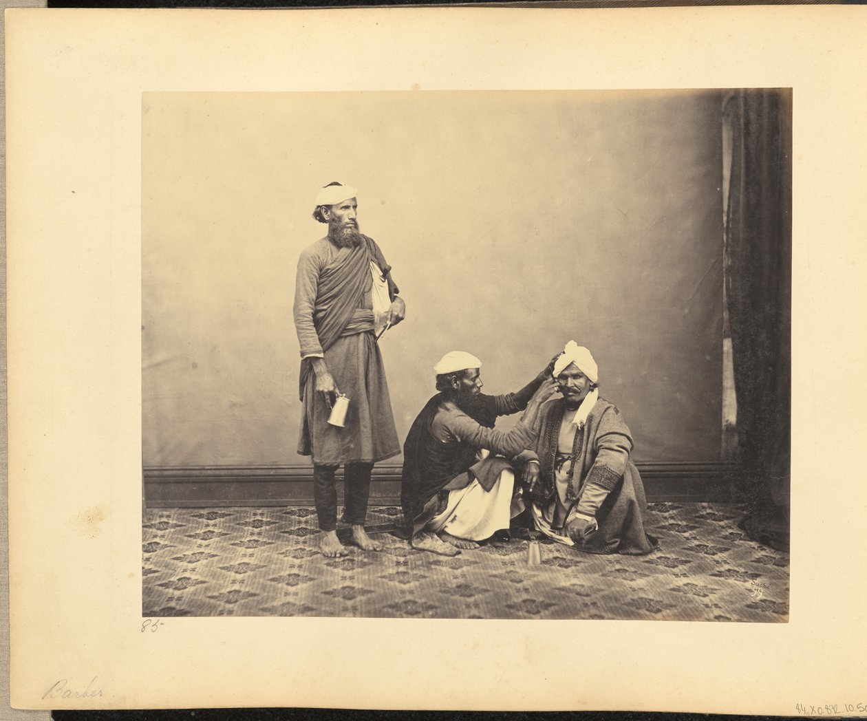 Frisør af John Edward Saché