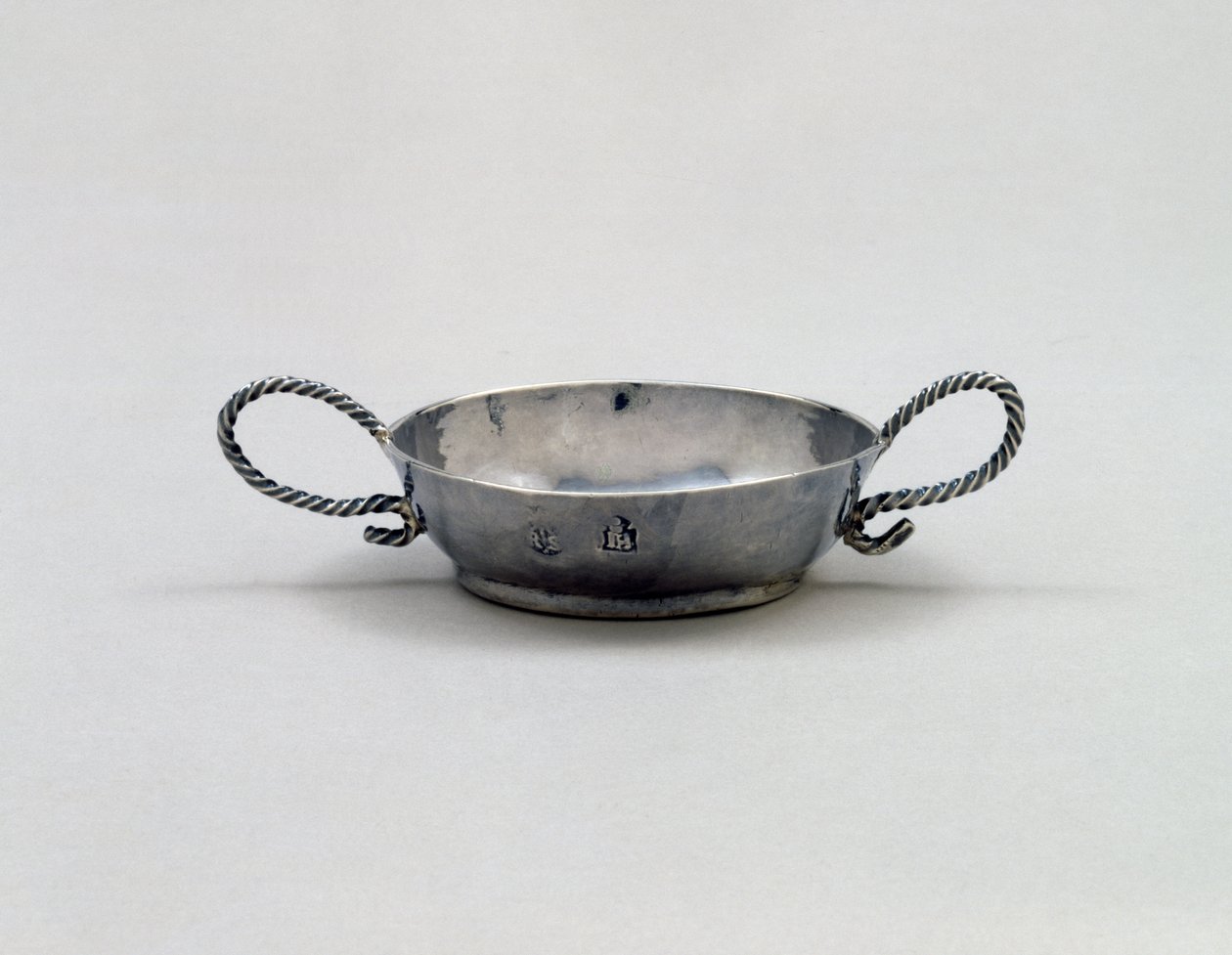 Dram kop, 1655-54 (sølv) af John Hull and Robert Sanderson John Hull and Robert Sanderson