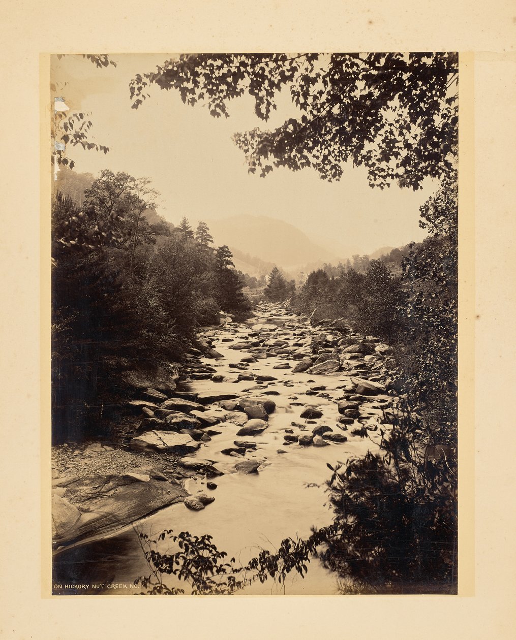 Ved Hickory Nut Creek, North Carolina af John K. Hillers
