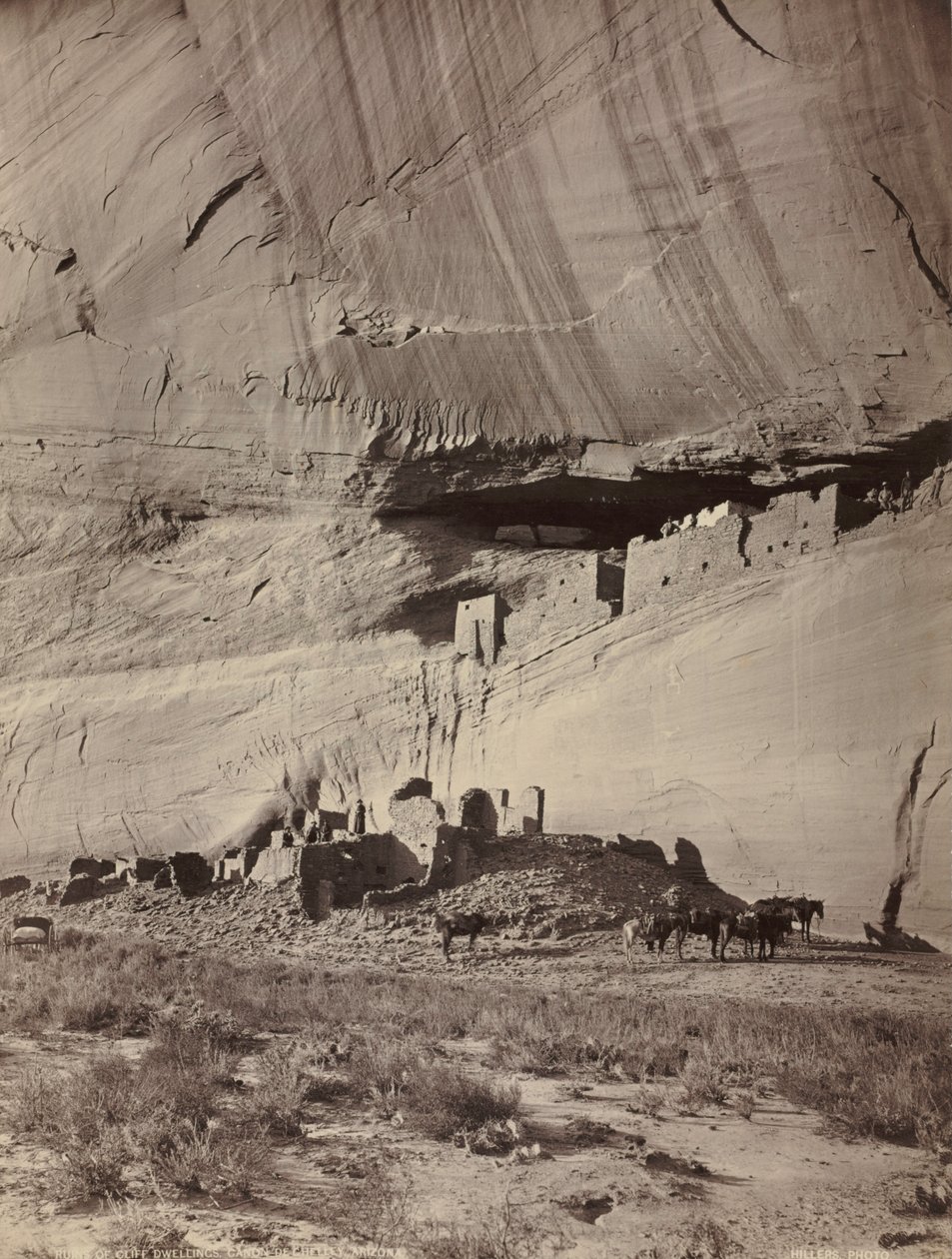Ruiner af Cliff Dwellings, Cañon de Chelly, Arizona, ca. 1879-1881. af John K. Hillers