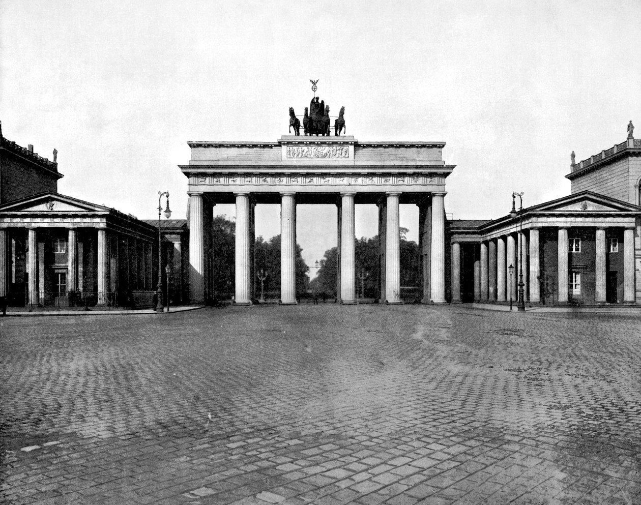 Brandenburger Tor, Berlin, 1893. af John L. Stoddard
