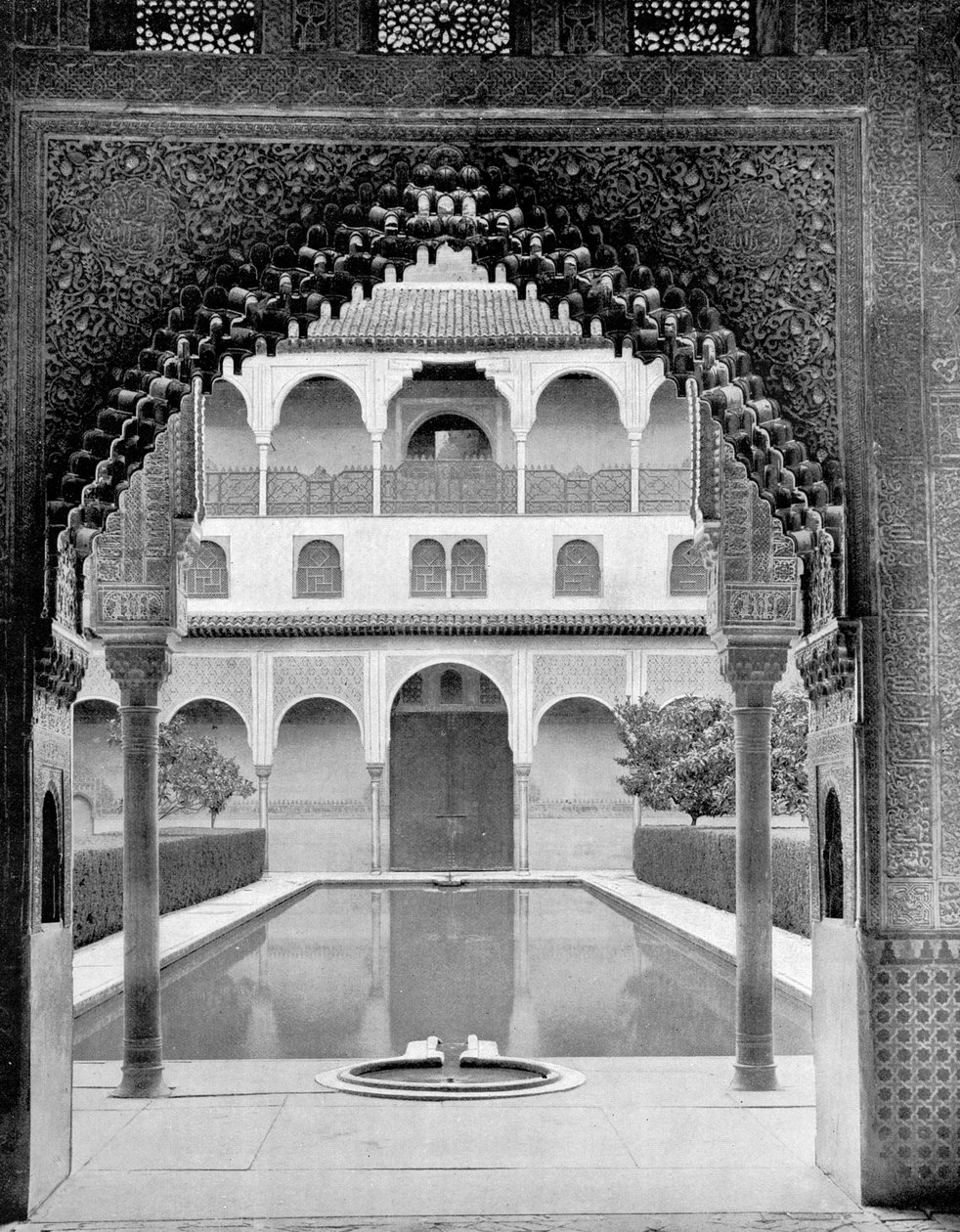 Court of the Myrtles, Alhambra, Spanien, 1893. af John L. Stoddard
