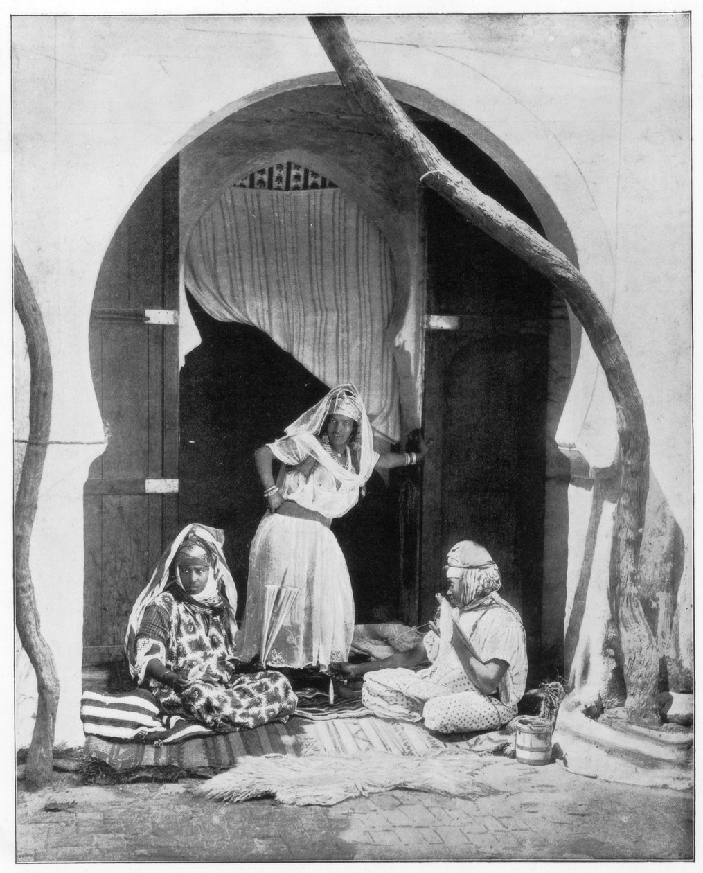 Gruppe af kvinder, Algeriet, Afrika, slutningen af det 19. århundrede af John L. Stoddard
