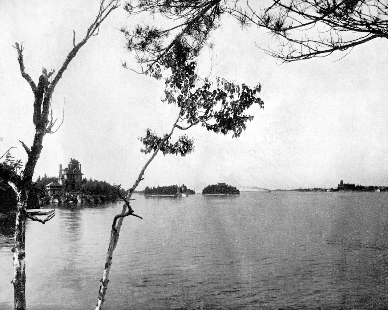 The Thousand Islands, St Lawrence River, Canada, 1893. af John L. Stoddard