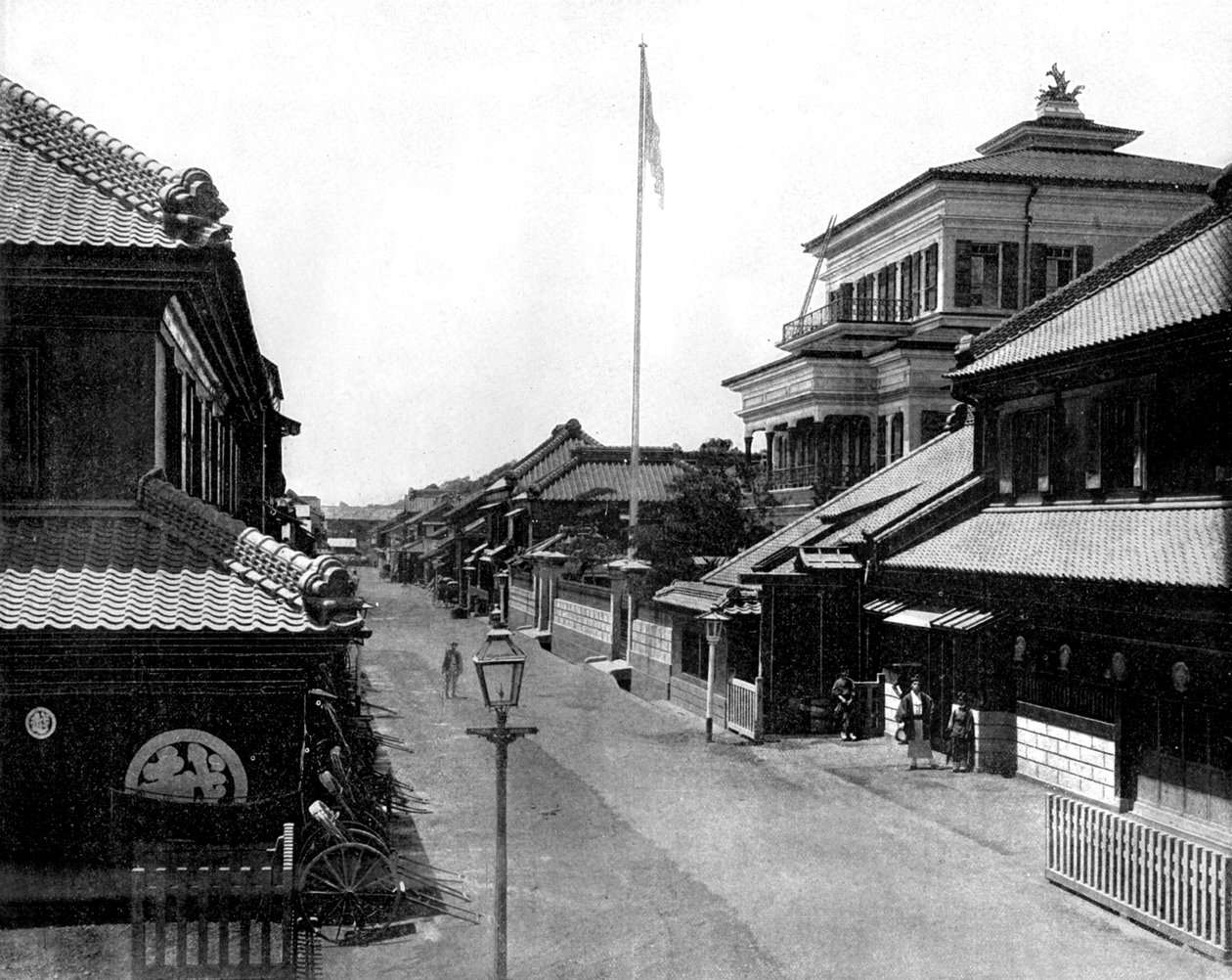 A Street of Tokio in Japan foto af John Lawson Stoddard (1850 1931) Rejsende og konferenceholder Uddannelsespublikation for -Chicago (s/h foto) af John Lawson Stoddard