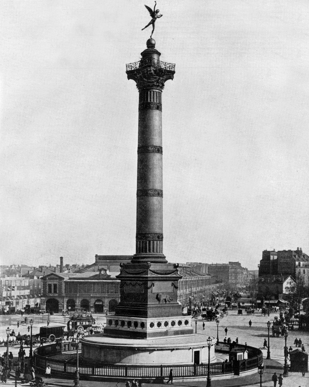 Bastillepladsen i Paris med julisøjlen bygget i 1834 (s/h-billede) af John Lawson Stoddard