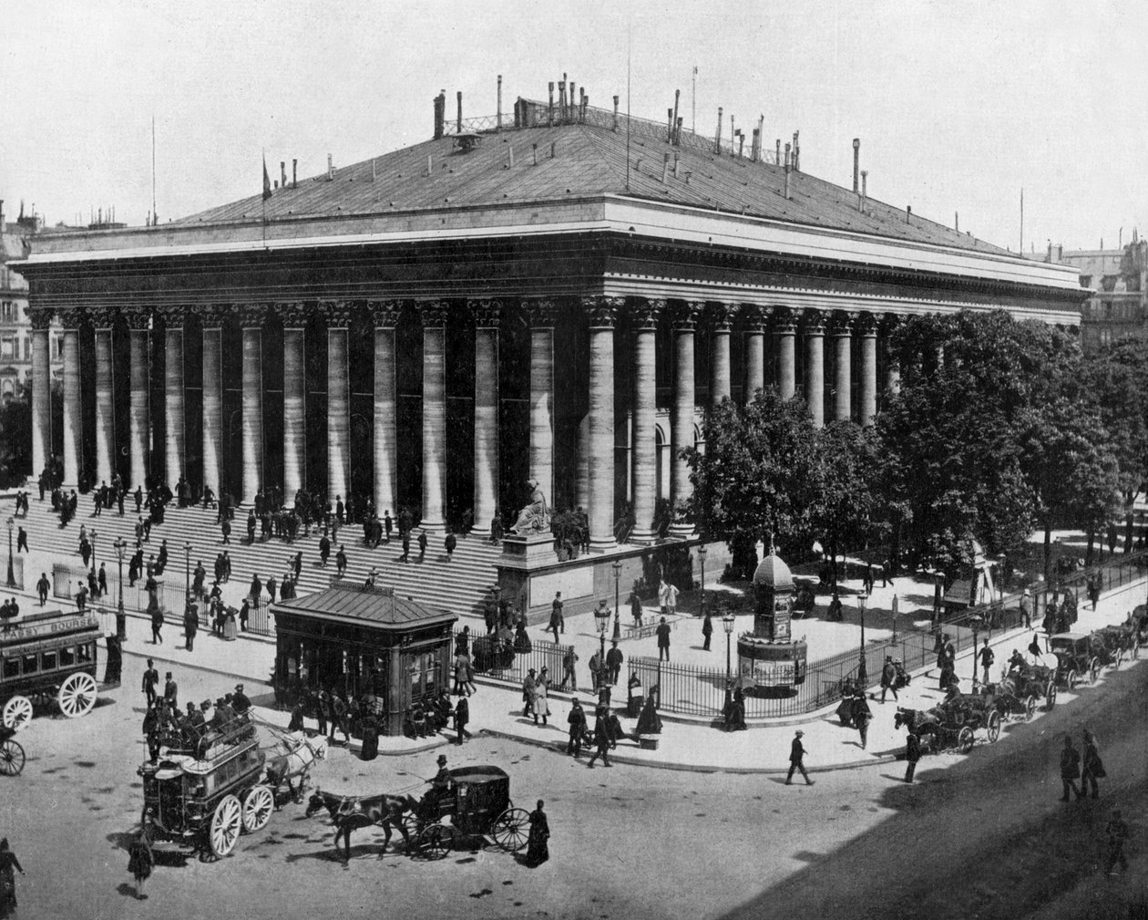 Børsen i Paris ca. 1900 (s/h foto) af John Lawson Stoddard