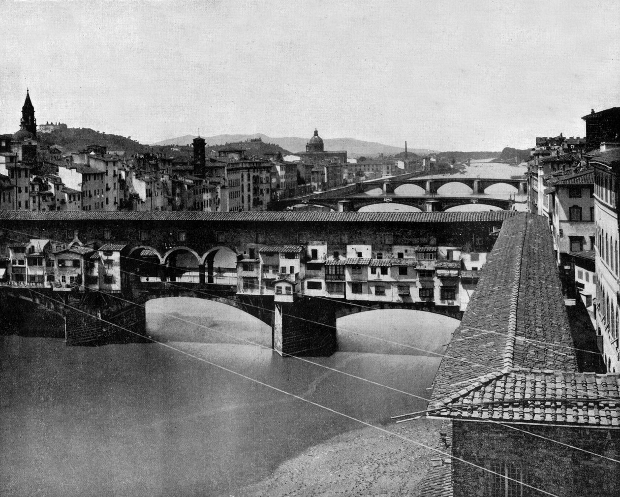 Ponte Vecchio i Firenze, Italien, gammel bro på Arno-floden (s/h-foto) af John Lawson Stoddard