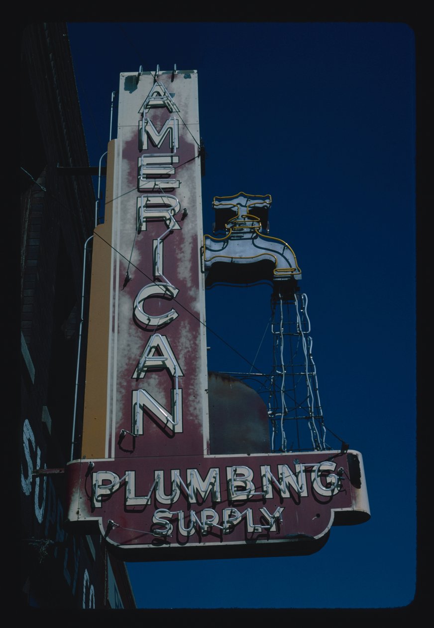 American Plumbing Supply sign, Des Moines, Iowa, USA af John Margolies