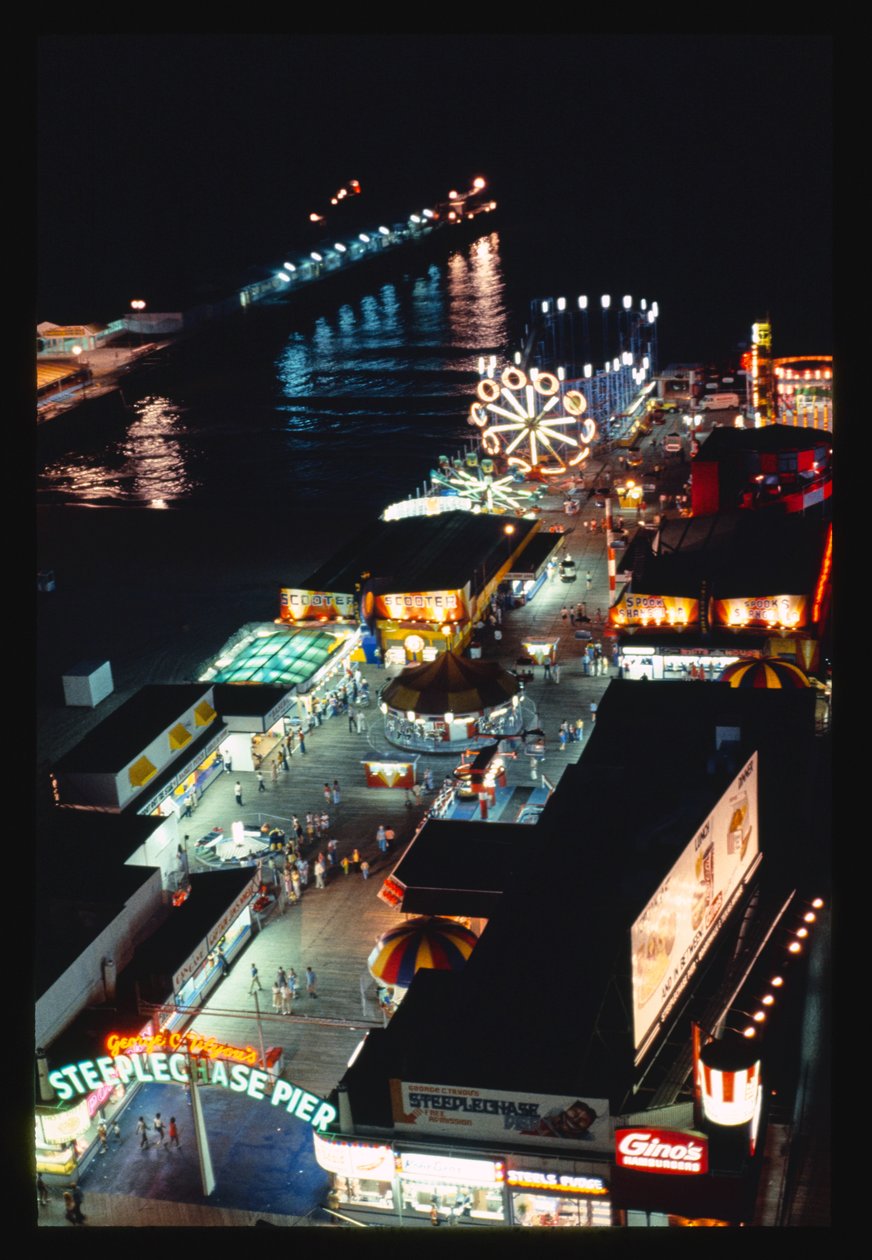 Steeplechase Pier om natten, Atlantic City, New Jersey, USA af John Margolies