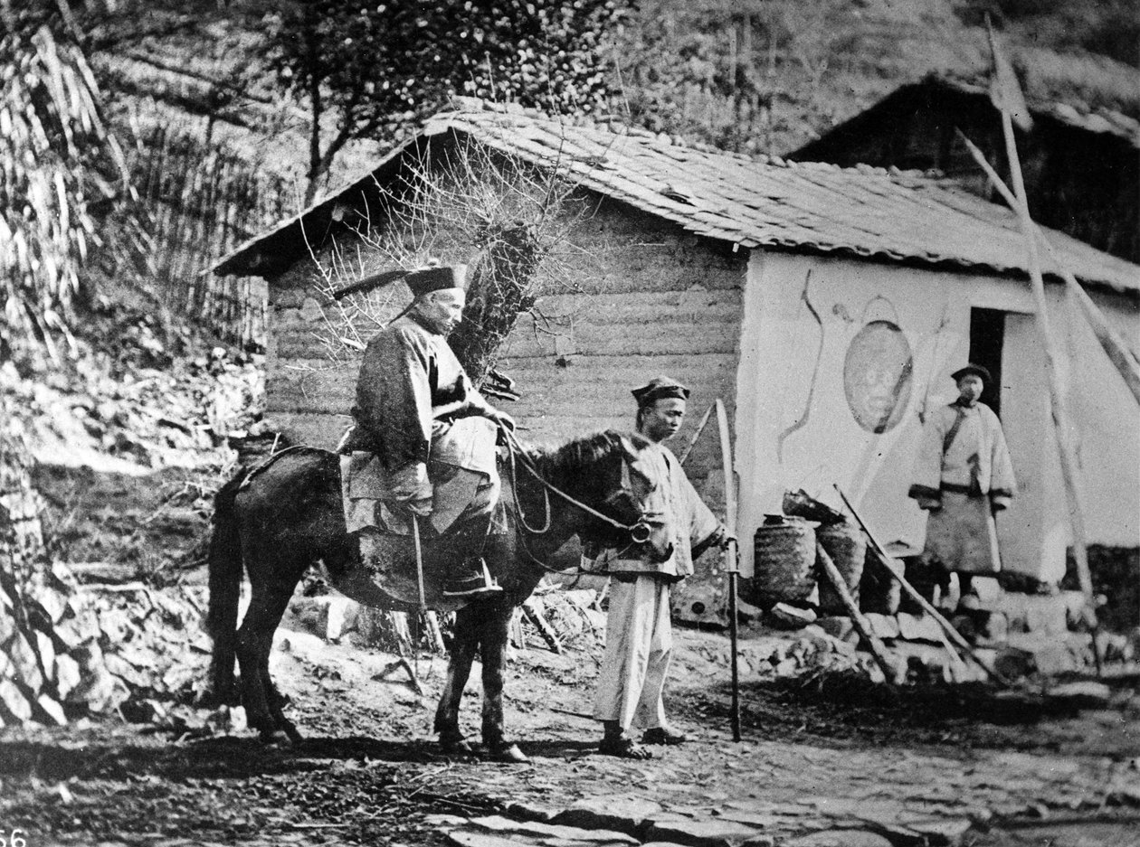 En militærmandarin til hest, ca. 1871 af John Thomson