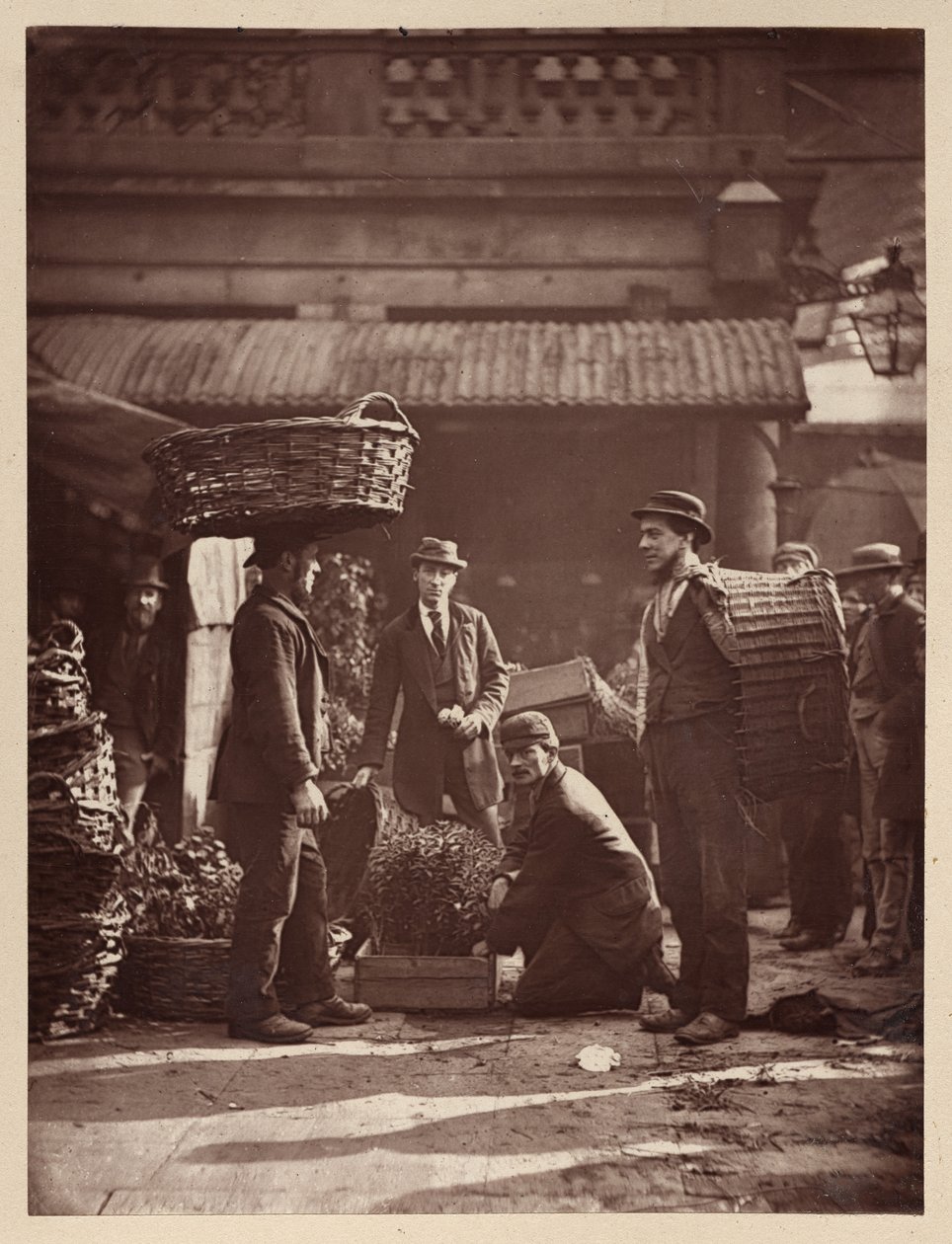 Covent Garden Laborers af John Thomson