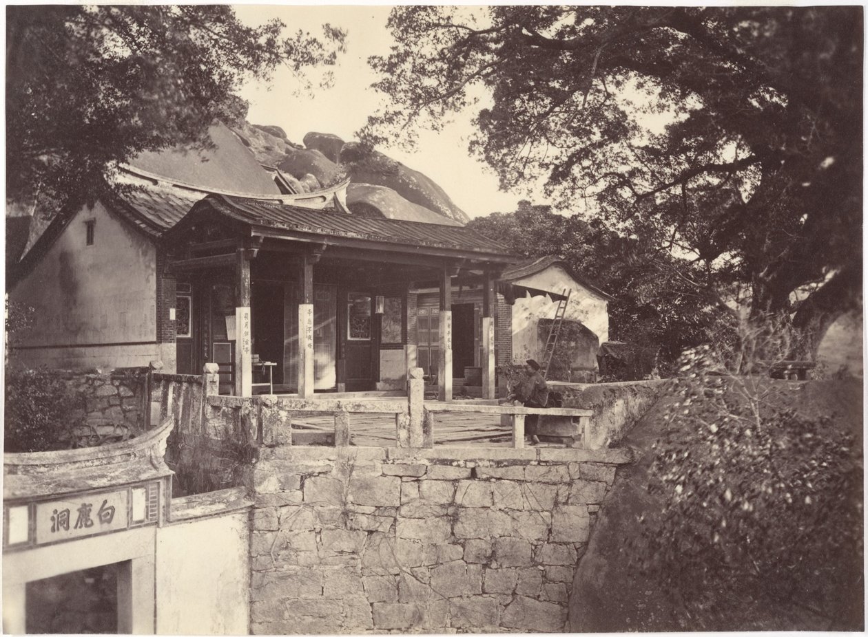 Le-Le-Cong-templet, Amoy af John Thomson