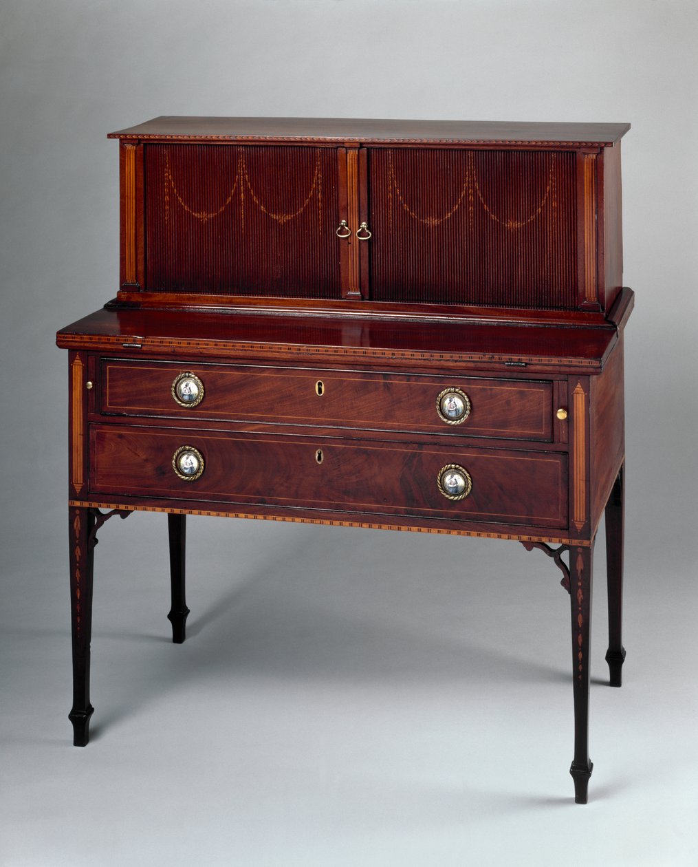 Tambour skrivebord, tilskrevet John og Thomas Seymours butik eller til Thomas Seymours Boston Furniture Warehouse, 1794-1810 (mahogni med indlæg) af John and Thomas 1771 1848 Seymour