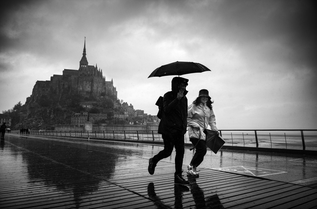 På vej til Mont St Michel, 2022 (foto) af Jon Nicholson