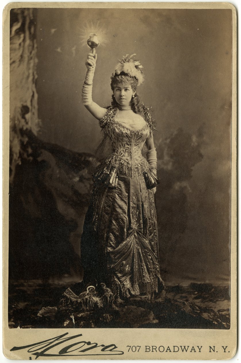 Fru Vanderbilt (sepia print) af José Maria Mora